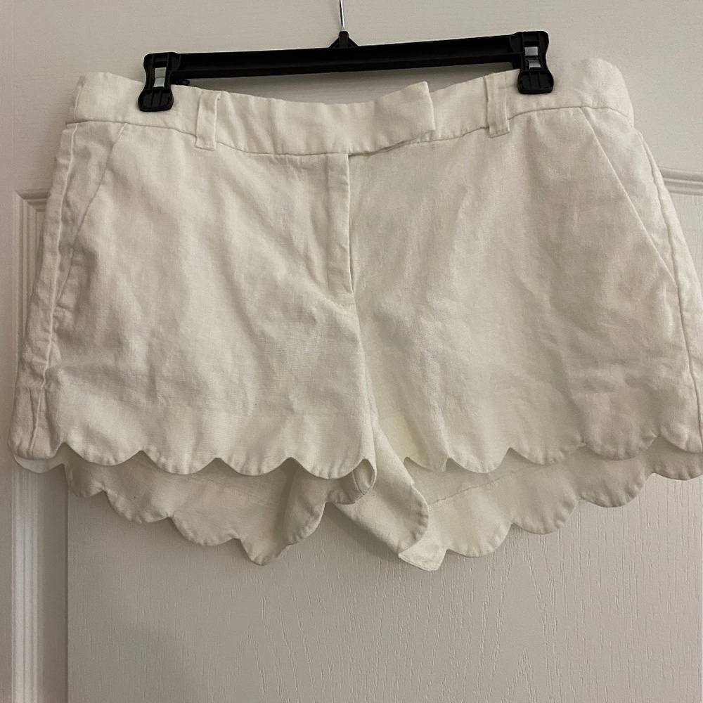 White linen-cotton scalloped hem short